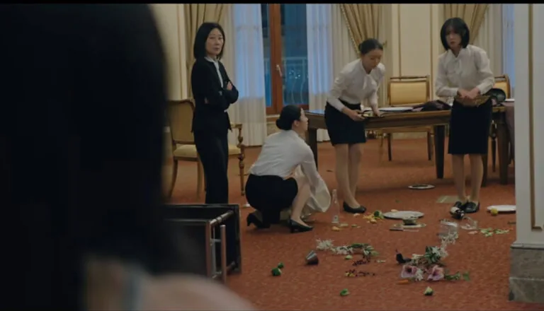 Момент из 11 серии 1 сезона