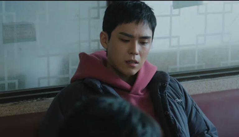 Момент из 6 серии 1 сезона